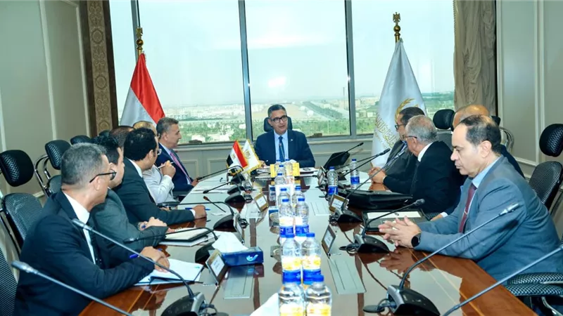 « فاروق» يلتقي شعبة المواد البترولية لبحث آليات ومقترحات الشعبة في ضبط الأسعار