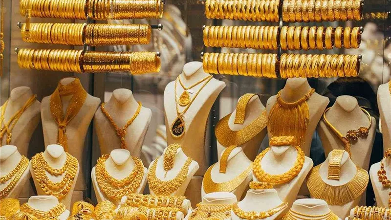 استقرار مائل للانخفاض في أسعار الذهب بالسوق المحلية