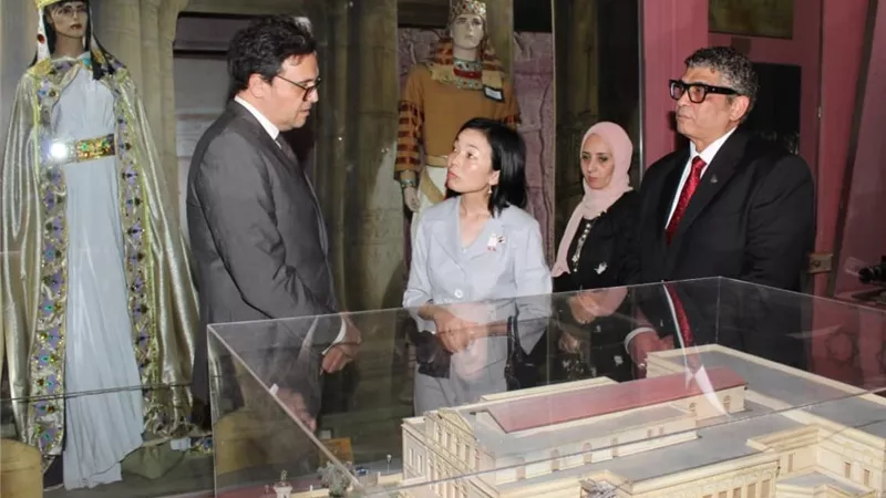 وزير الثقافة يستقبل ممثلة إمبراطور اليابان بحفل افتتاح المتحف المصري بدار الأوبرا