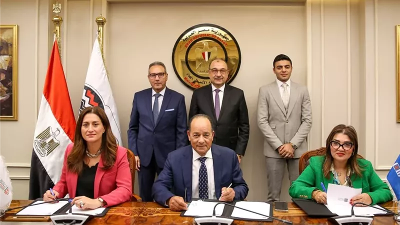 وزير قطاع الأعمال يشهد توقيع تمويل مصنع الأقراص والحبيبات الكيميائية بمصر 