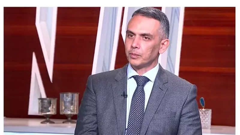 خبير اقتصادي يحذر من انخفاض الدولار المفاجئ وتأثيره على الصادرات والنشاط الإنتاجي