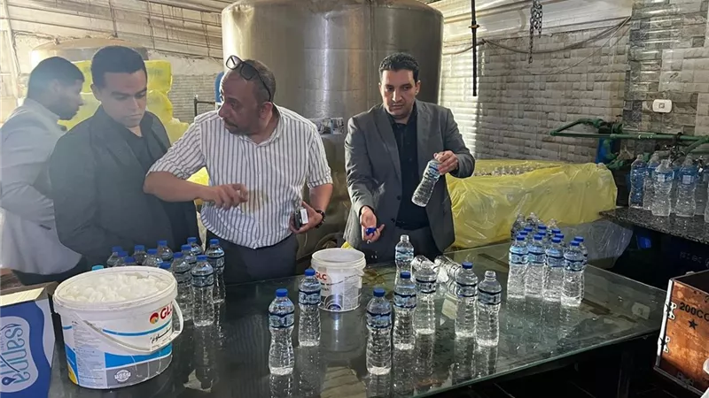 حماية المستهلك: ضبط محطة غير مرخصة لتعبئة المياه المعدنية بالقليوبية والتحفظ على 80 ألف عبوة مغشوشة
