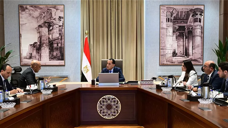 رئيس الوزراء يلتقي وزير التربية والتعليم لاستعراض عددٍ من ملفات عمل الوزارة