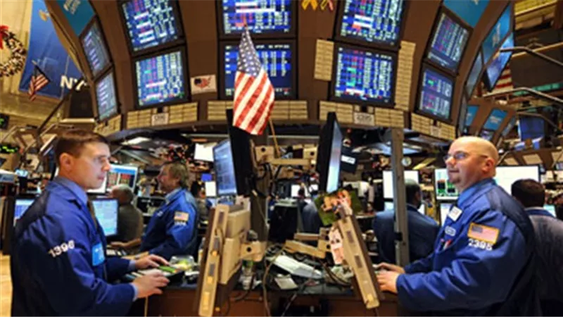 داو جونز يخسر 400 نقطة وسط تراجع أسهم الذكاء الاصطناعي