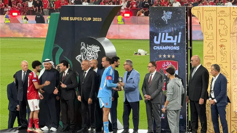 البنك الأهلي المصري يحتفل مع أبطال الكرة في نهائي NBE Super Cup 2025 بأبوظبي