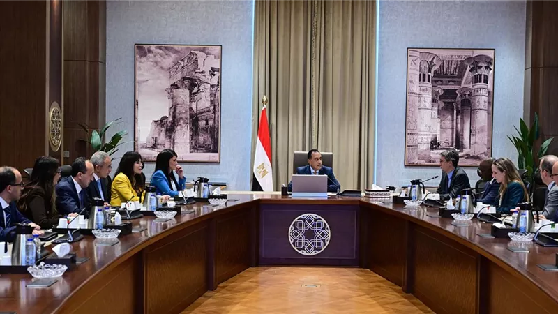 رئيس الوزراء يبحث مع وفد البنك الدولي تطوير الموانئ والمطارات والمناطق اللوجستية