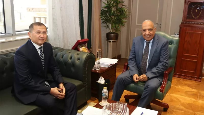 مصر وأوزبكستان تبحثان تعزيز التعاون والاستثمار في الطاقة المتجددة
