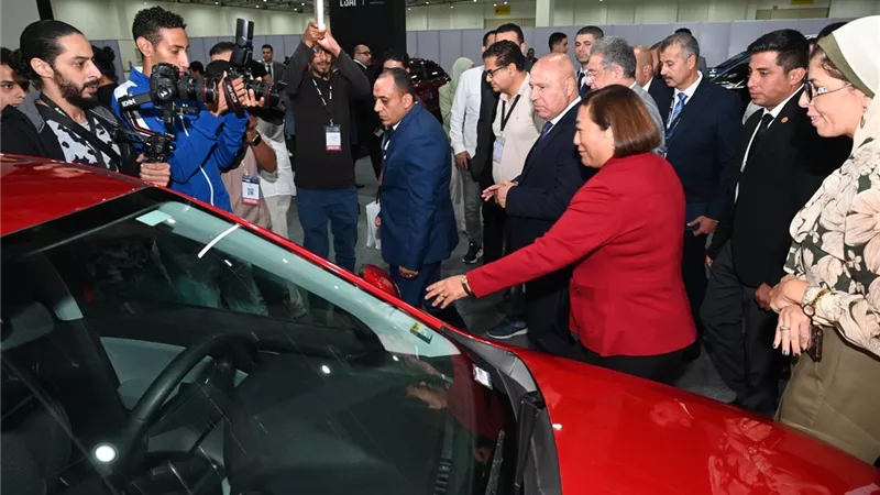 «كامل الوزير» يؤكد لـ «مصنعي السيارات» على ضرورة زيادة القيمة المضافة ونسبة المكون المحلي