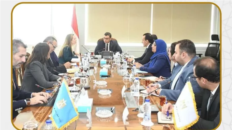 وزير الإسكان يلتقي بعثة البنك الدولي لمناقشة تطوير المدن الذكية والمباني الخضراء