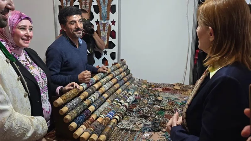  «عبرت الحدود».. دعم حكومي يطلق شرارة نهضة الحرف التقليدية في الجزائر 