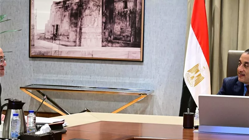 رئيس الوزراء يلتقي وزير المالية لمتابعة نمو الاستثمارات وخطط الإصلاح الضريبي الشاملة 