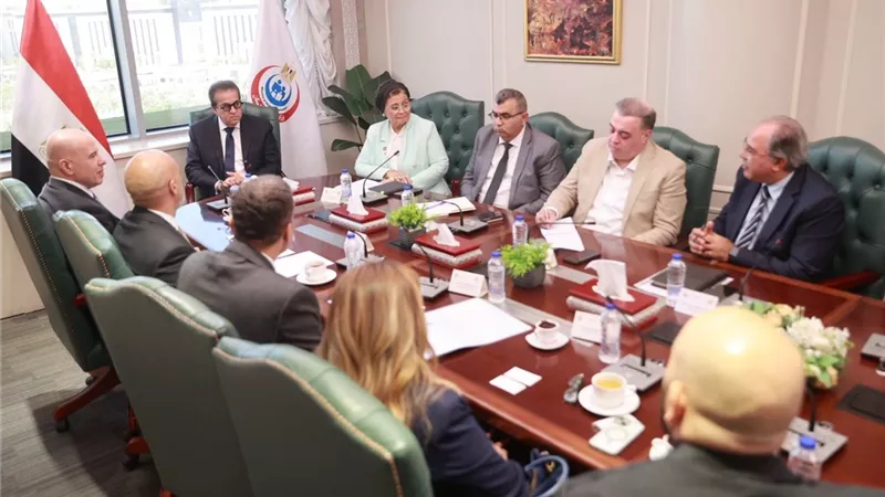  وزير الصحة يبحث مع