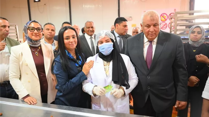 «التضامن» توجه باستصلاح 5 آلاف فدان بالنخيل وتدشن مشروعات تنموية شاملة 