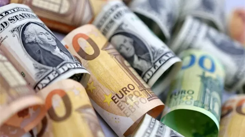أسعار العملات الأجنبية والعربية اليوم.. اليورو عند 55.27 جنيه والدينار الكويتي يواصل الصدارة