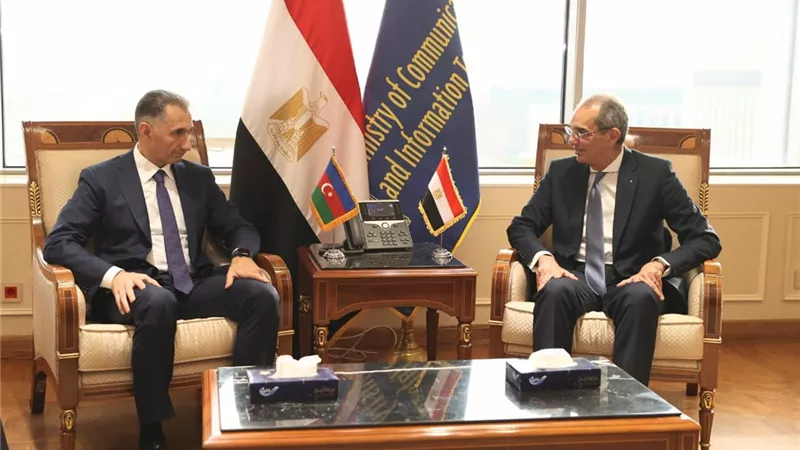 وزير الاتصالات يلتقي نظيره الأذربيجاني لتعزيز التعاون الرقمي والذكاء الاصطناعي