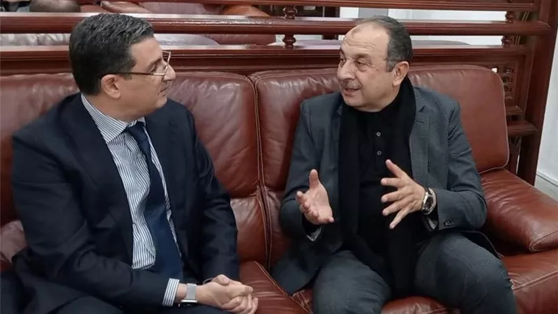 وزير قطاع الأعمال يلتقي وزير الصحة الجزائري لمناقشة التعاون في الصناعات الدوائية