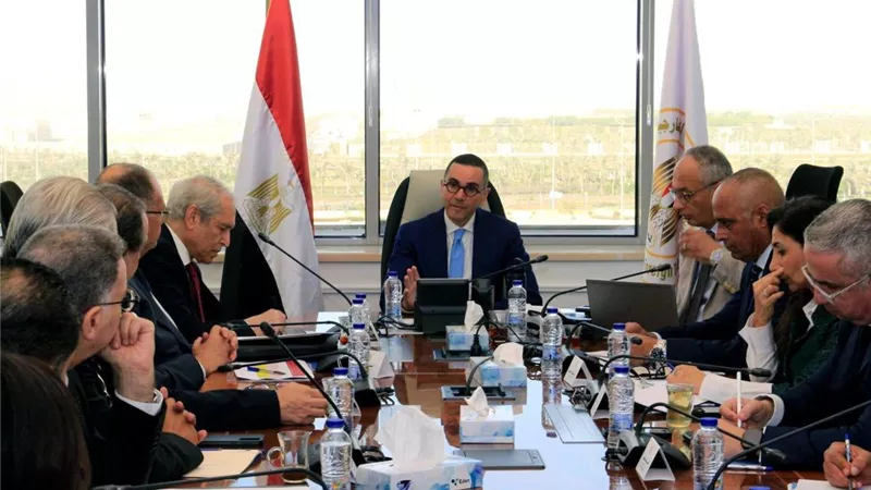 الخطيب يجتمع بالمجالس التصديرية لدفع الصادرات وتعزيز حضور المنتج المصري عالميًا