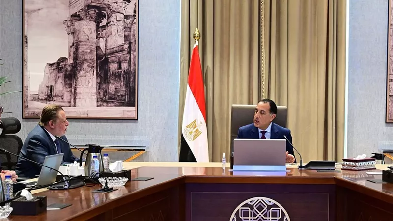 رئيس الوزراء يتابع احتياطي الوقود ومستحقات الشركاء الأجانب لضمان استقرار الإمدادات