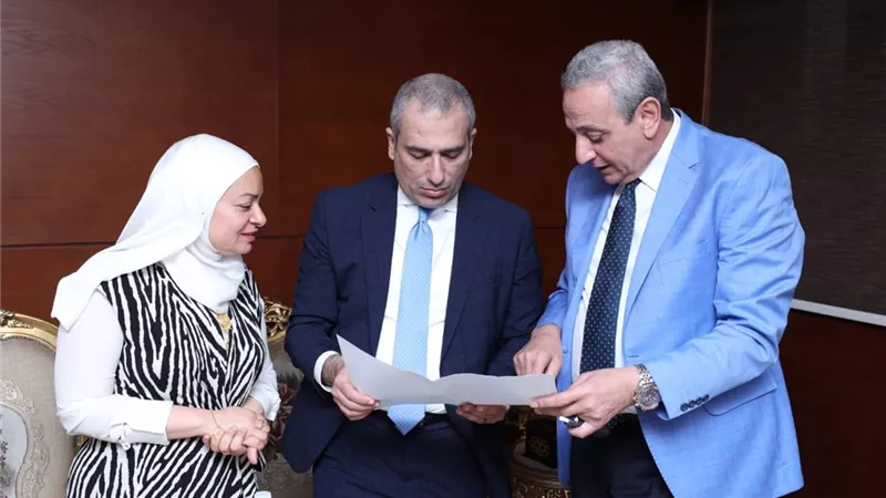 رئيس البنك الزراعي يلتقي محافظ الغربية لتعزيز التنمية الزراعية
