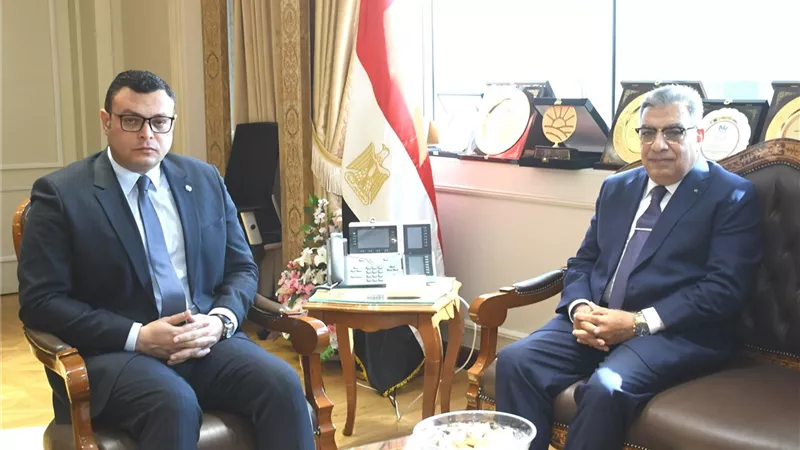 وزير الإسكان ومحافظ الدقهلية يبحثان تسريع تنفيذ مشروعات المياه والصرف الصحي
