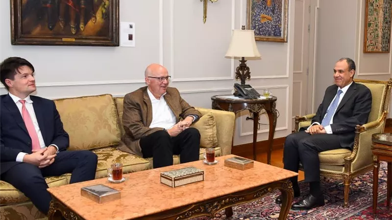 وزيرالخارجية يبحث مع النائب الألماني رضوان سبل دعم التعاون الاقتصادي بين البلدين