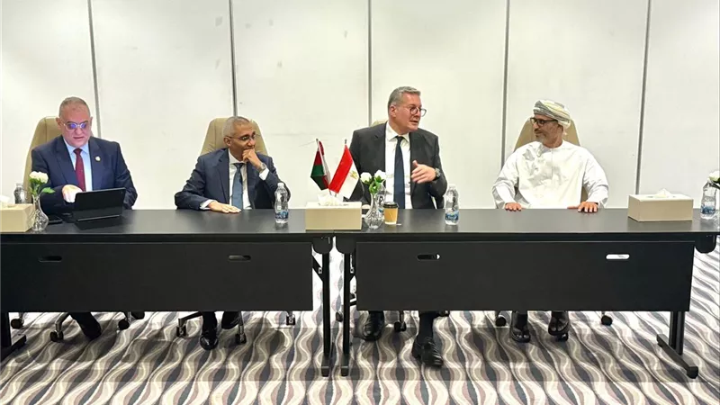 وزير البترول يبحث تعزيز التعاون بين نفط عُمان والشركات المصرية في الطاقة