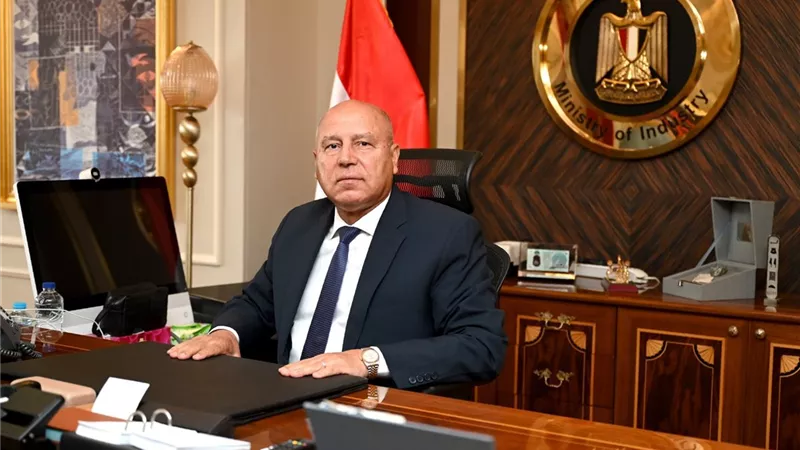 العدّ التنازلي بدأ.. «الصناعة» تمنح الفرصة الأخيرة لإنقاذ المشروعات المتوقفة