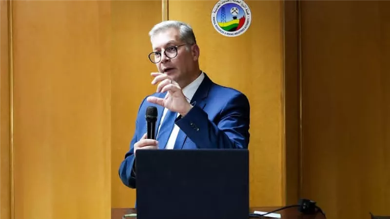 وزير البترول يلتقي قيادات الثروة المعدنية لبحث خطط تطوير قطاع التعدين