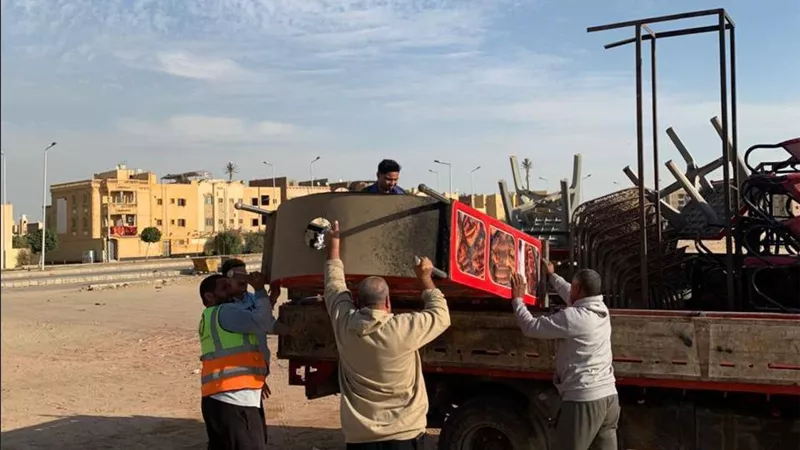 حملات مكثفة لرفع الإشغالات والباعة الجائلين بحدائق أكتوبر