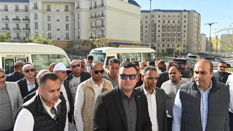 وزير الإسكان يتفقد الأبراج  الشاطئية وكومبوند