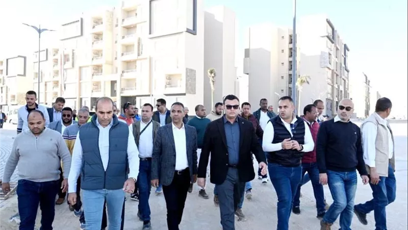 وزير الإسكان يوجه بتسليم عدد من وحدات 