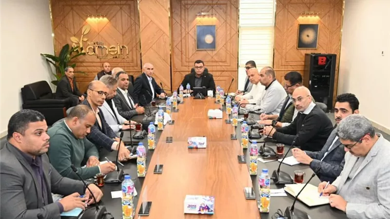 وزير الإسكان يتابع موقف الأعمال وتسليم الأراضي بمنطقة رأس الحكمة الجديدة