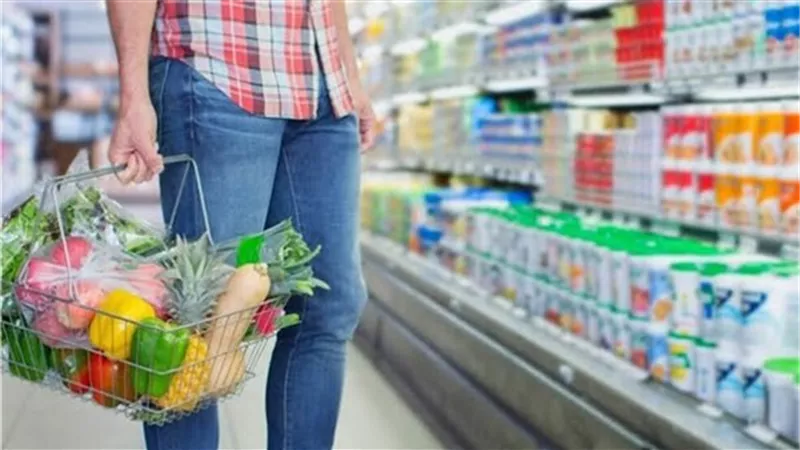 الزيت بـ 56 جنيها.. أسعار السلع الغذائية في الأسواق المصرية اليوم