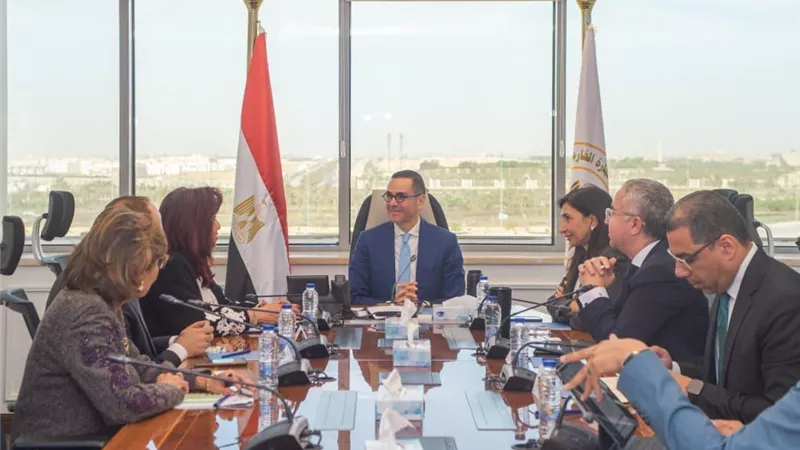 وزير الاستثمار يبحث مع اتحاد المستثمرات العرب تعزيز التعاون المشترك 