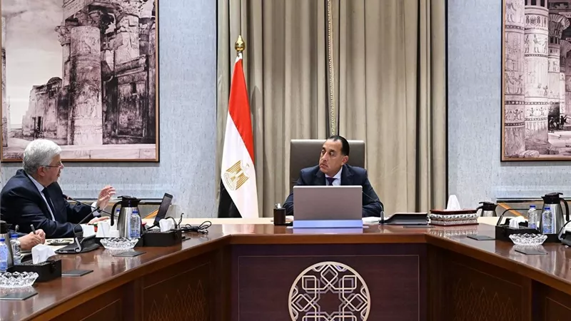 رئيس الوزراء يناقش نتائج المبادرة الرئاسية 