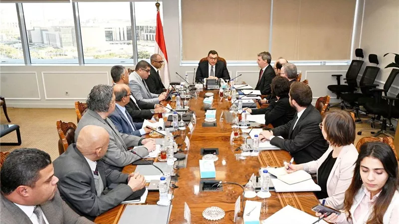 وزير الإسكان: 721 مليون يورو حجم الأعمال مع بنك الاستثمار الأوروبي EIB