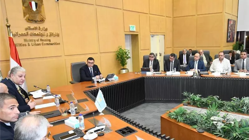 وزير الإسكان يتابع موقف مشروع منطقة الأعمال المركزية بالعاصمة الجديدة