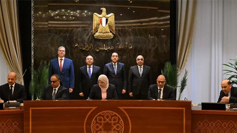 تسوية تاريخية بين الحكومة وجنوب الوادي للأسمنت لتعزيز ثقة المستثمرين