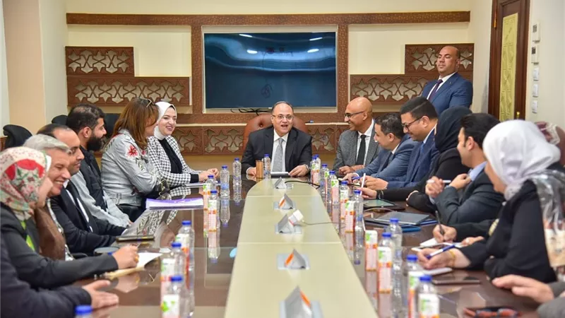 هيئة الدواء المصرية تبحث مع ممثلي الصيدليات تعزيز ضوابط صرف الأدوية المخدرة