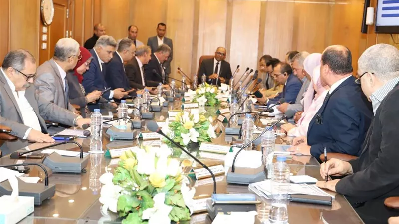 نائب وزير الاسكان يتابع تطوير أداء الهيئة القومية لمياه الشرب والصرف الصحي