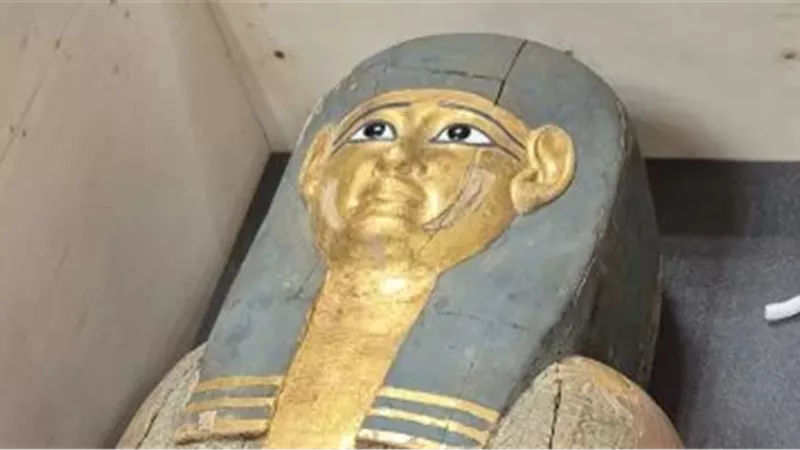 مصر تستعيد قطعتي أثرية مهربة من بلجيكا