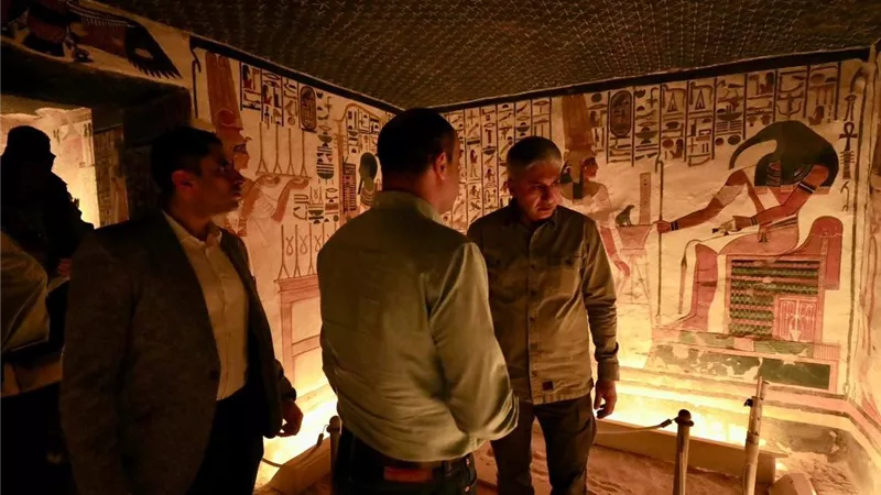 وزير السياحة والآثار يبحث تطوير خطة تسويقية متكاملة للمتحف القومي للحضارة المصرية لتعزيز معدلات الزيارة محليًا ودوليًا