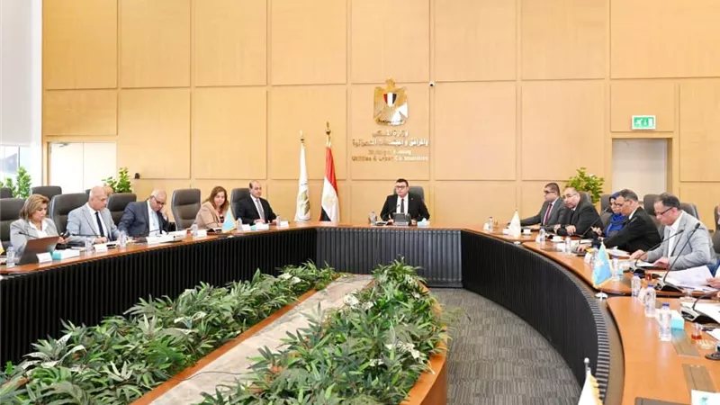 وزير الإسكان يوجه بالالتزام بالتوقيتات المحددة لتسليم وحدات 