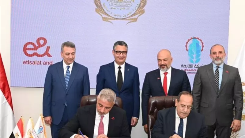 وزير التموين يشهد بروتوكول تعاون بين الشركات لتطوير مجمعات كاري أون الاستهلاكية