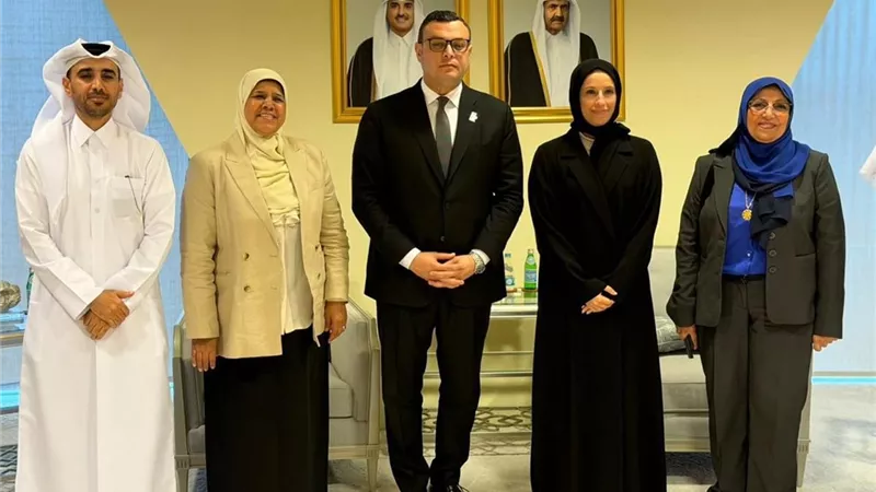 وزير الإسكان يلتقي وزيرة التنمية القطرية لتعزيز التعاون في الإسكان والتنمية الحضرية