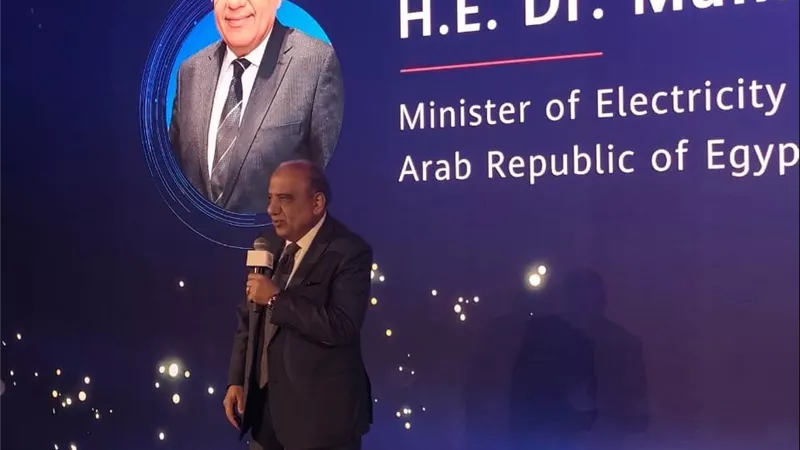 مصر تعزز التحول الطاقي والطاقة المتجددة.. عصمت يشدد على الشبكات الذكية وأمن الطاقة