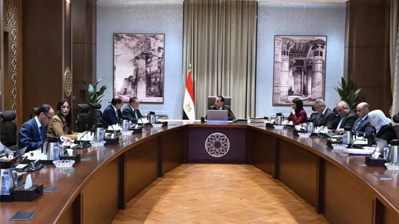 رئيس الوزراء يترأس اجتماع إدارة الدين الخارجي ويؤكد خفض الأعباء المالية