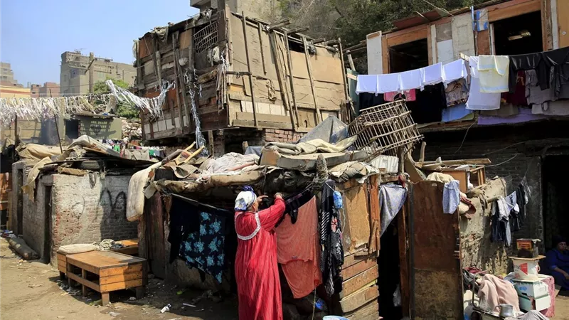 مدبولي: 30% من المصريين تحت خط الفقر والحكومة تعمل على خفض النسبة