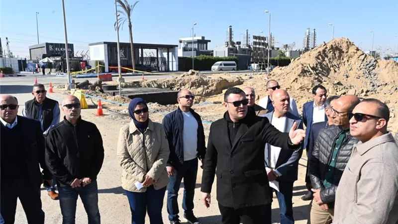 يضم 1800 مكان انتظار.. وزير الإسكان يتفقد طريق الريفيرا بالشيخ زايد