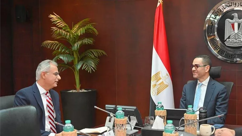 550 مليار دولار بنية تحتية وبيئة جاذبة.. وزير الاستثمار: مصر مؤهلة لتكون مركزًا إقليميًا للطاقة النظيفة